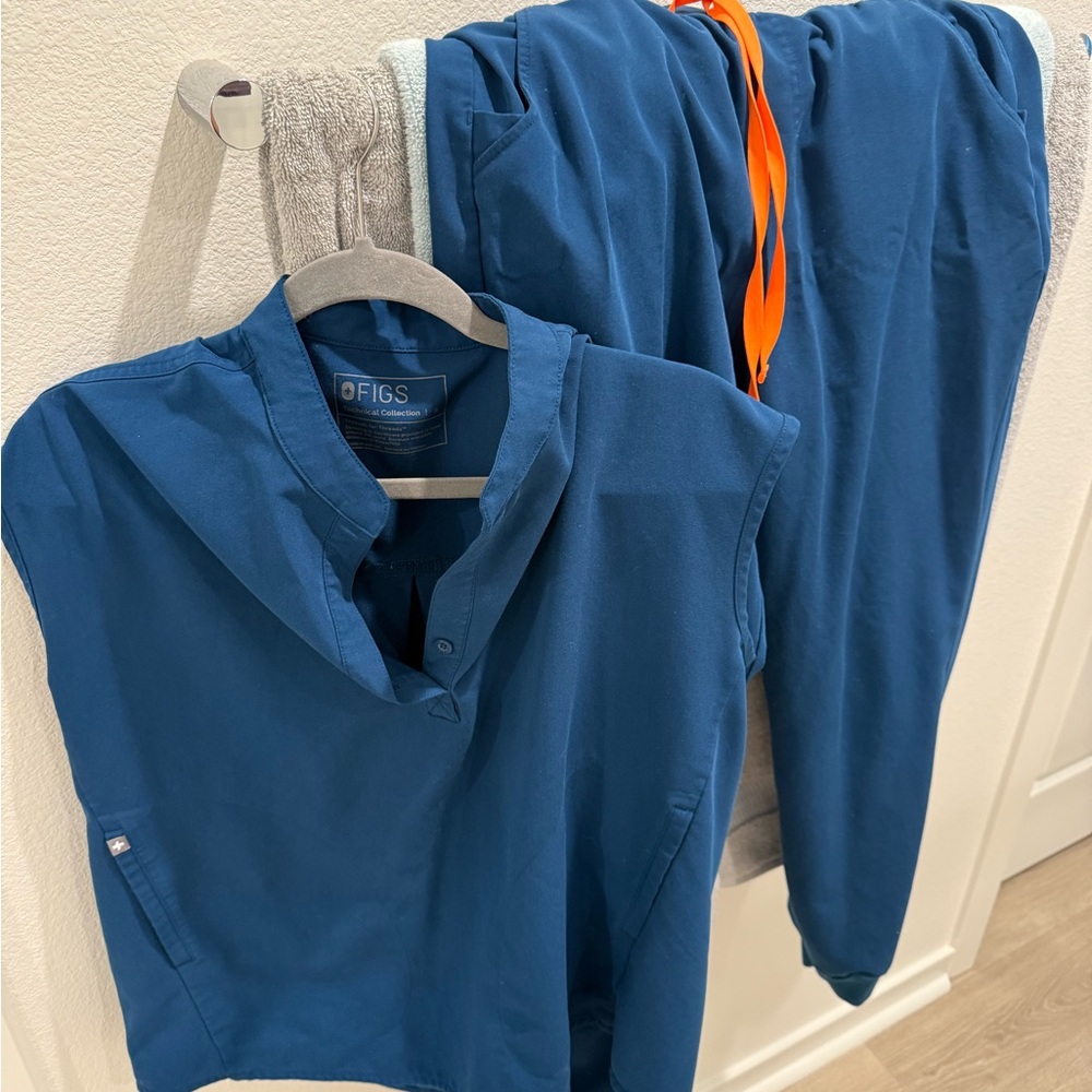 Figs REEF blue scrub set